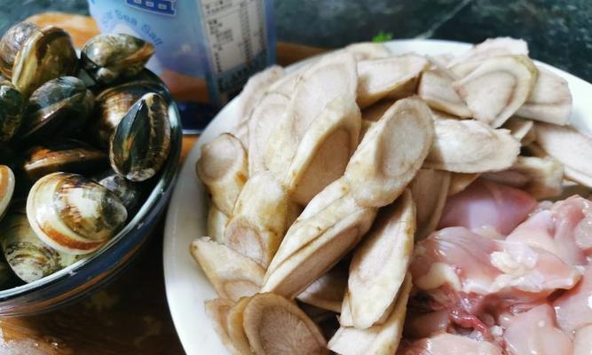 以蒜头蛤蛎鸡汤为基础的烹饪技巧（健康）