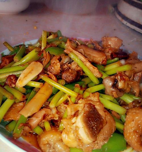 做一道不一样的家常菜，蒜薹盐煎肉（做一道不一样的家常菜）