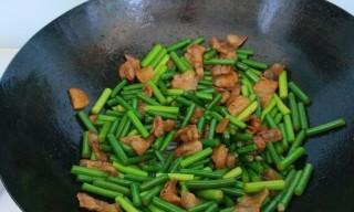 蒜薹五花肉的美食制作