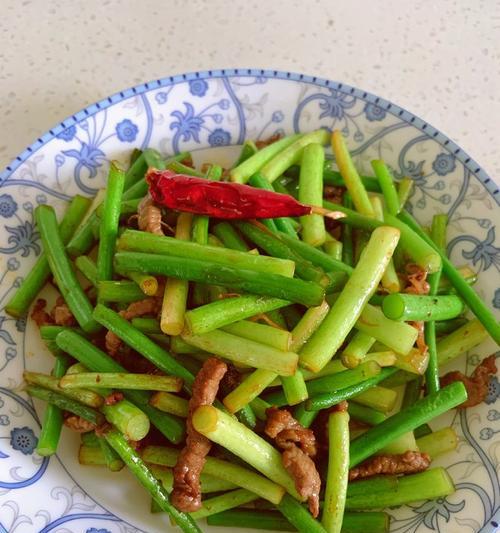 美味健康的蒜薹炒牛肉丝（教你轻松掌握家常菜）