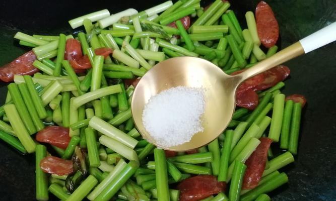 蒜苔腊肠小炒，美味可口的家常菜（快手菜谱）