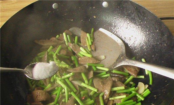 蒜苔炒猪肝，营养美味又下饭（掌握4个小技巧）