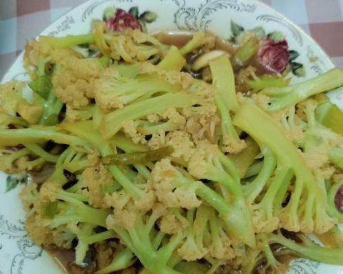 以素烧菜花-美食佳肴的制作技巧（融合绿色与美味）