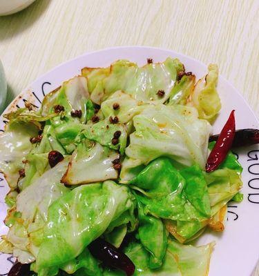 健康营养，美味素炒紫包菜（紫色时蔬的营养价值及烹饪技巧）