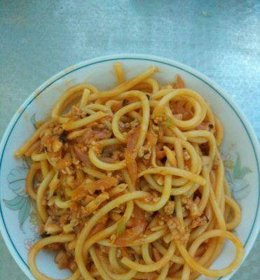 素炒意大利面——美味健康的素食选择（做法简单）