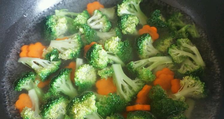 健康美味以素炒西蓝花（简单易学营养美食）