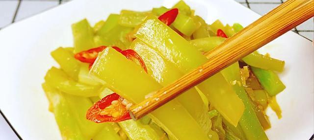 素食主义者的佳肴——素炒莴苣丝（营养均衡）