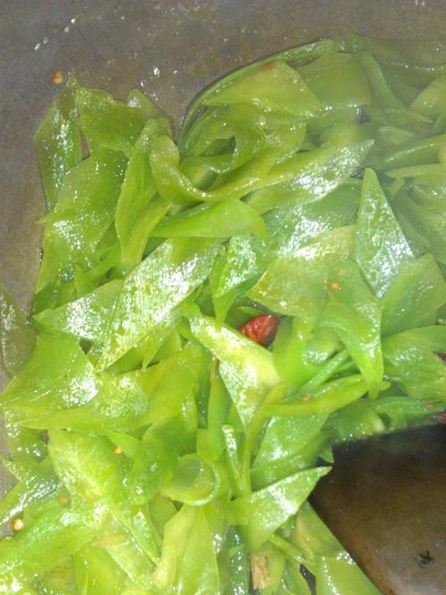素食主义者的佳肴——素炒莴苣丝（营养均衡）