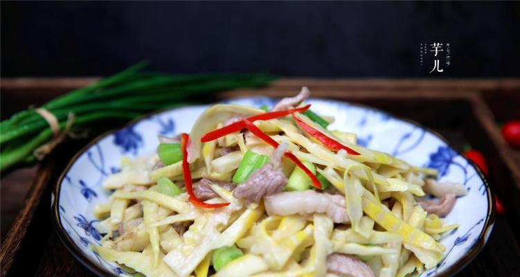 如何制作美味素炒笋丝（用新鲜笋制作的绿色健康菜品）