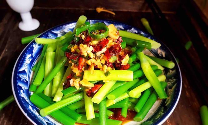 香气四溢，健康美味——素炒蒜薹（清爽可口的素炒蒜薹）