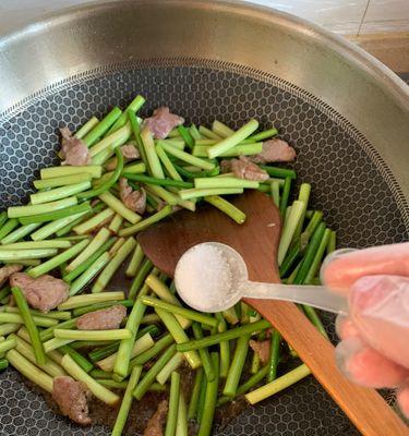 美味炒蒜苔（做法简单）
