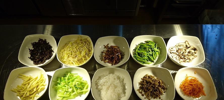 简单易学的素炒十香菜做法（学会这些技巧）