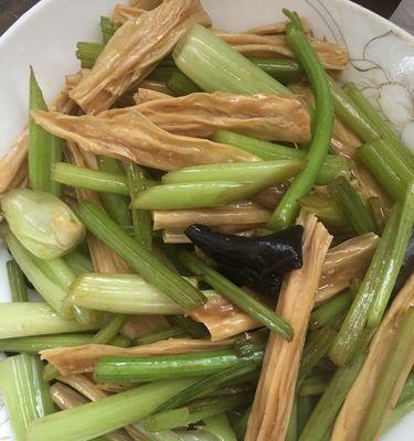 素炒芹菜胡萝卜腐竹（健康美味）