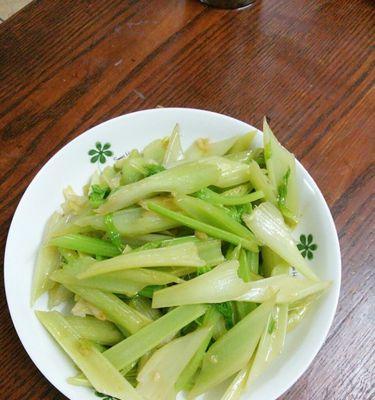 美味又健康，素炒芹菜（以素炒芹菜的做法）