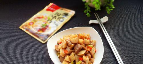 以素炒藕丁为主角的美食教程（以新鲜藕为原材料）