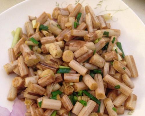 爽口美味的素炒藕带，让你爱上健康美食（搭配多种蔬菜）
