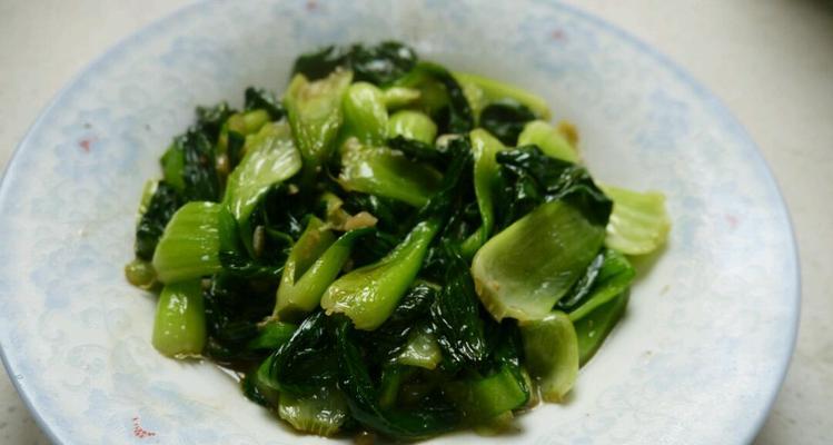 简单又健康的素食菜谱——素炒木耳青菜（教你如何制作美味又营养的素食佳肴）
