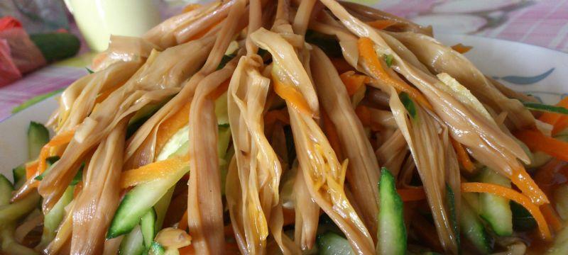 简单易学的素炒黄花菜做法（健康美味一键搞定）