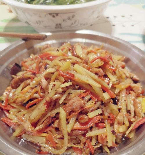 素炒胡萝卜土豆片的做法大全（十五道做法让你轻松掌握素炒胡萝卜土豆片）