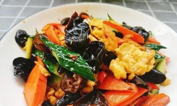 素炒瓜片木耳尖椒，营养美味又简单（健康素食的）