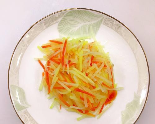 健康素食——素炒番薯苗（一道美味又营养的素菜佳肴）