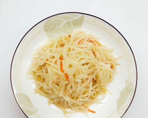 健康素食——素炒番薯苗（一道美味又营养的素菜佳肴）