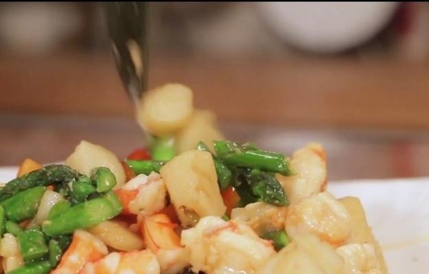 以素炒荸荠——简单易学的素食菜肴（荸荠的营养价值与烹饪技巧）