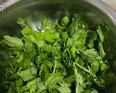 清爽健康，以素拌芹菜叶（15种做法让你拥有多样化的口感体验）