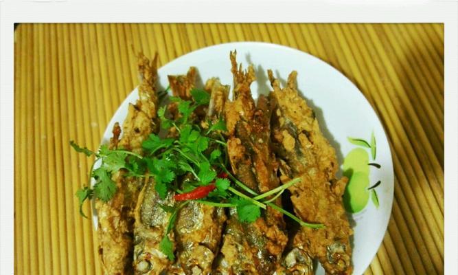 家常小炸鱼做法（用酥炸技巧让小鱼变得更加美味）