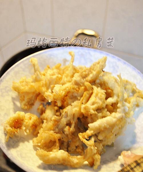 如何制作酥炸香菇（掌握简单技巧）