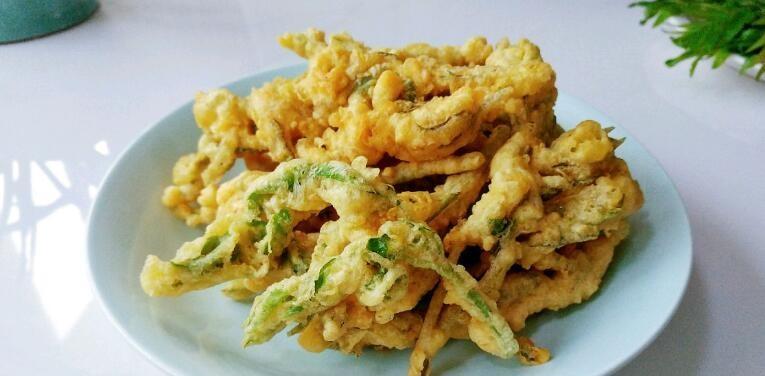 酥炸香椿鱼，美味不容错过（用新鲜香椿和优质鱼肉）