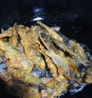 用酥炸的方式制作美味海鱼（掌握炸鱼的技巧）