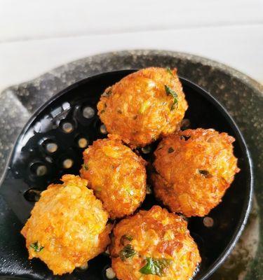 以酥香萝卜球为主题的美食制作（精致的手艺）