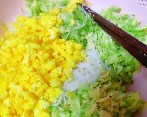 酥虾角瓜的制作方法（用鲜香虾肉和脆爽角瓜做出的美味小吃）