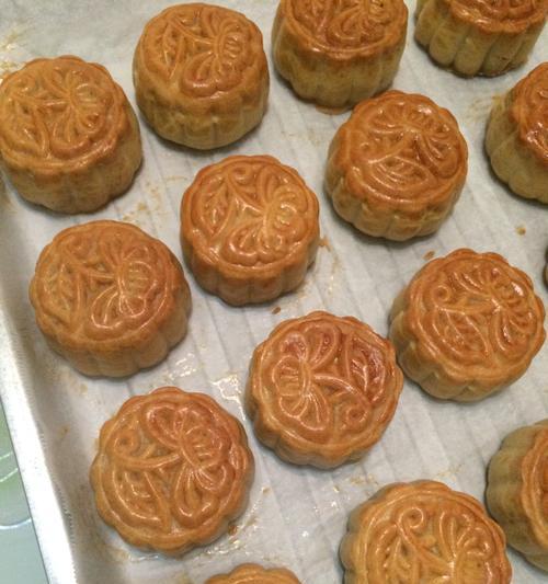 品味经典，自制酥皮豆沙蛋黄月饼（传统经典）