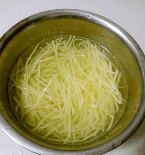 美味可口的酥麻土豆丝（用中式调味品打造的鲜香口感）