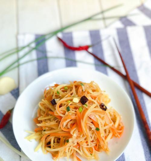美味可口的酥麻土豆丝（用中式调味品打造的鲜香口感）