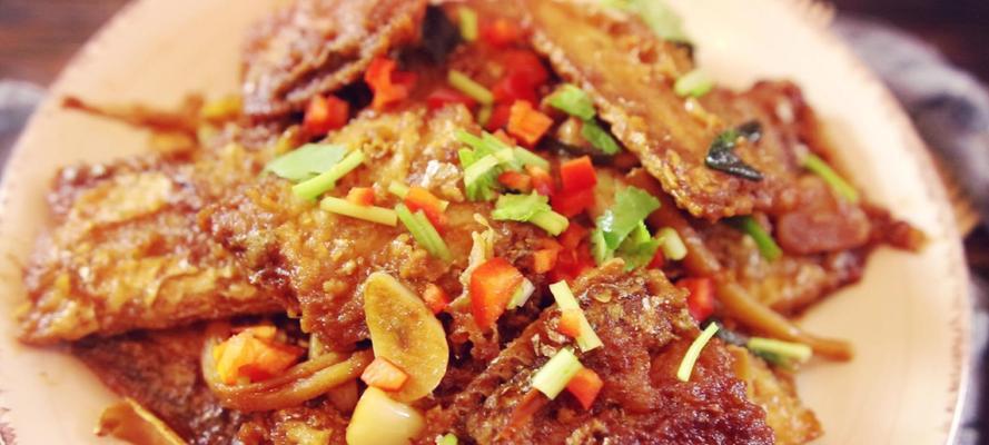 美味可口的酥带鱼（家常烹饪）