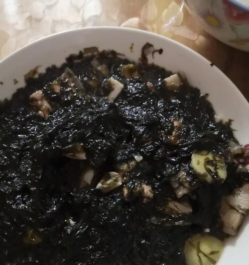 《以酥脆紫菜为主角的美食探索》（用“紫菜”开启舌尖上的奇妙之旅）