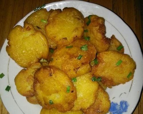如何制作酥脆土豆饼（一步一步教你制作美味可口的酥脆土豆饼）