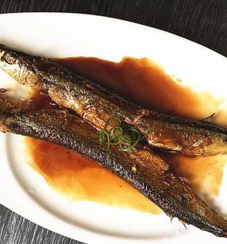 秋刀鱼酥脆诱人，教你做美味秋刀鱼料理（以酥脆秋刀鱼为主角）