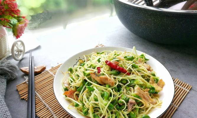 瘦肉炒绿豆芽，营养健康又美味（家常好菜）