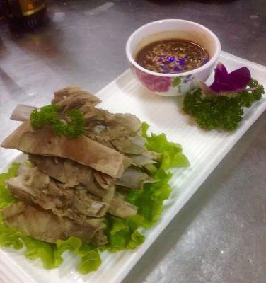手抓羊肉，自己动手做美食（用最原始的方式体验美食乐趣）