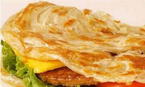 手抓饼培根肉松卷（美味好吃的早餐选择）