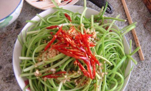 手撕蒜苔，轻松做菜（家常菜必备技能）