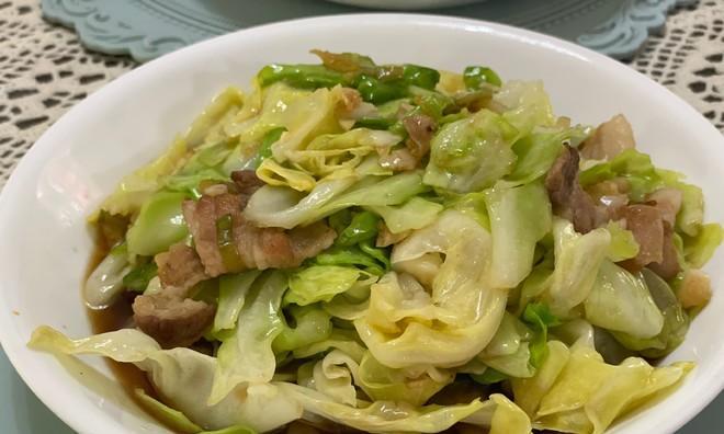 手撕卷心菜炒五花肉，美味又健康（中式家常菜）