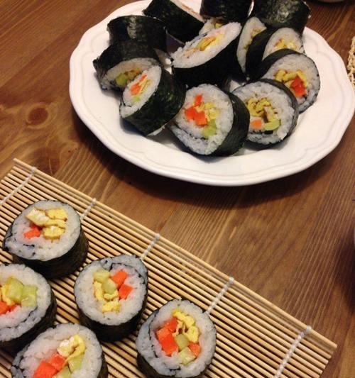 手卷寿司的制作方法（从选材到包裹）