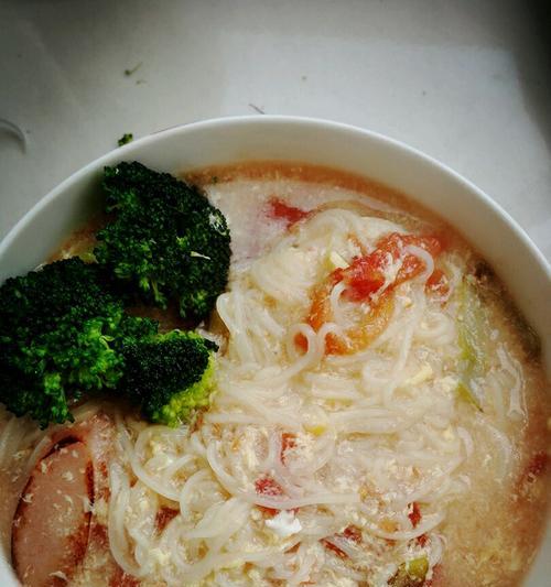手工鸡蛋面的制作方法（体验传统美食的乐趣）