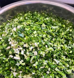 手工制作菜饺子的方法（美味健康的家常美食）