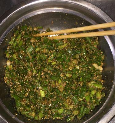手擀芝麻盐的做法（让你轻松制作自己的美食）